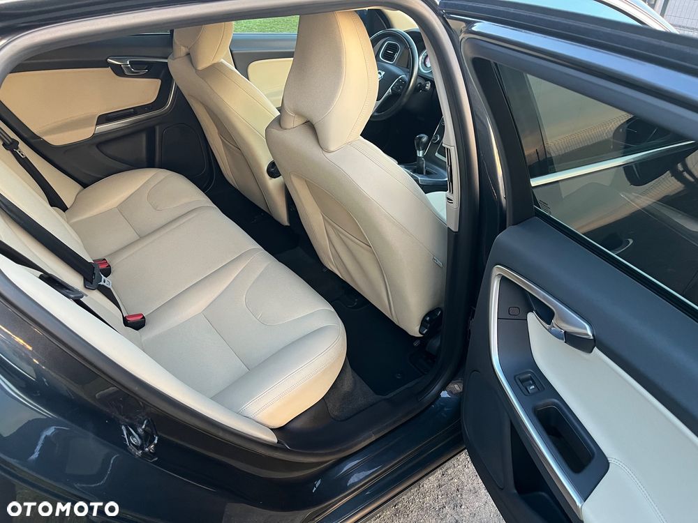 Volvo V60 - 16