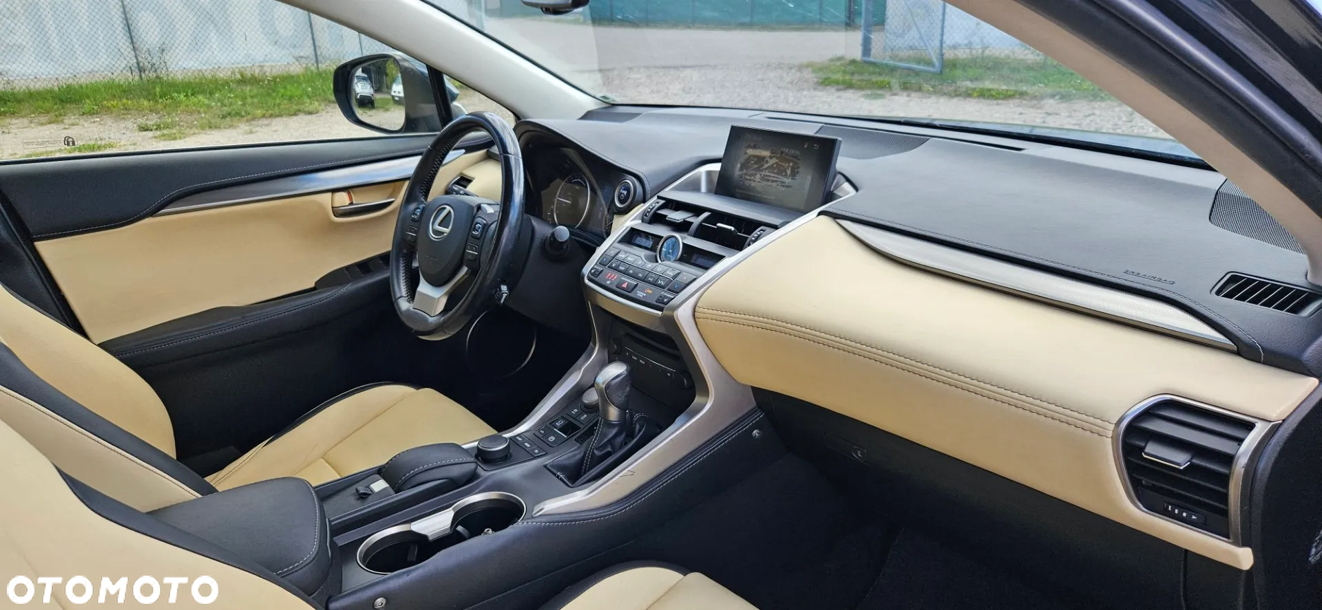 Lexus NX 300h Business Edition AWD - 25
