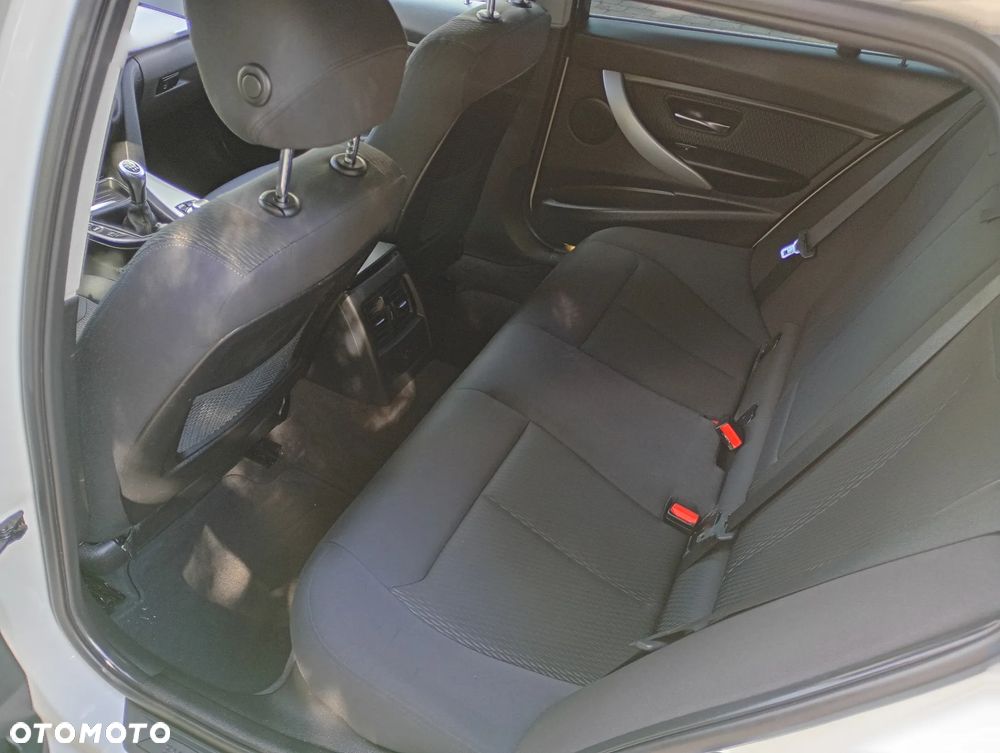 BMW Seria 3 318d DPF - 23
