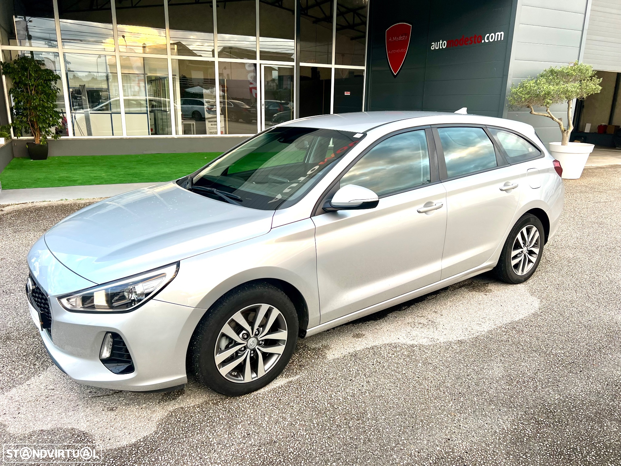 Hyundai i30 SW 1.6 CRDi Blue Comfort+Navi - 4