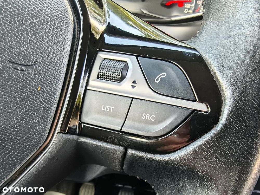Peugeot 2008 BlueHDi 100 Allure - 22