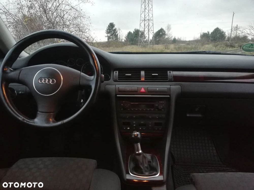 Audi A6 Avant 2.4 - 16