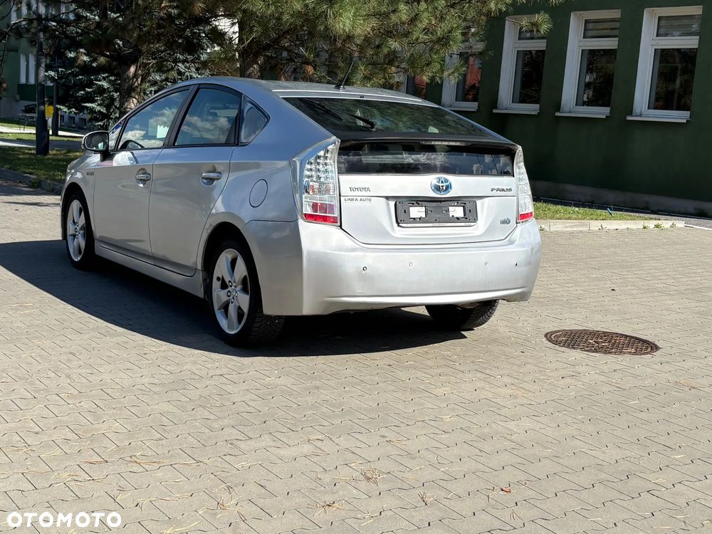 Toyota Prius (Hybrid) Executive - 3