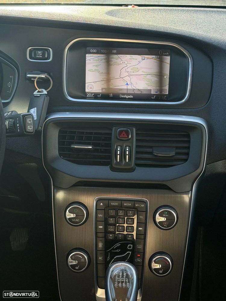 Volvo V40 D3 R Design - 19