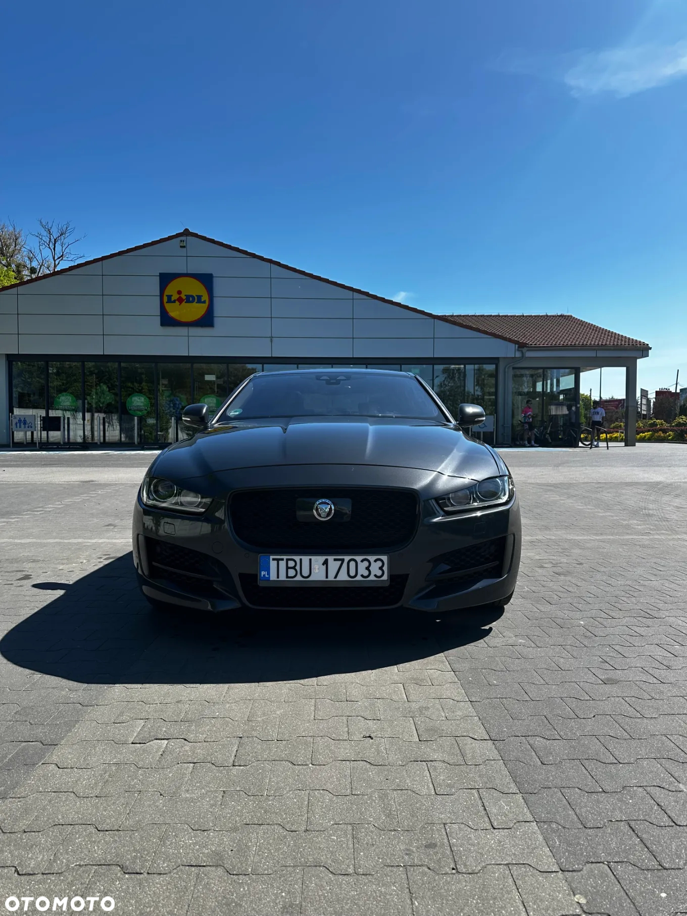 Jaguar XE 2.0 T R-Sport - 3