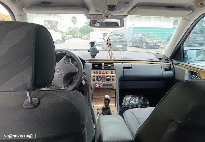 Mercedes-Benz E 220 CDI Avantgarde - 11