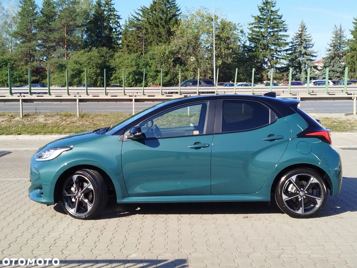 Toyota Yaris Hybrid 1.5 Executive - 3
