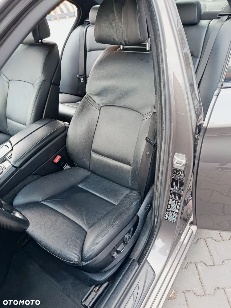 BMW Seria 5 530d xDrive - 23