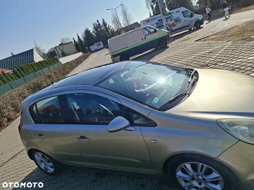 Opel Corsa 1.2 16V Cosmo - 8