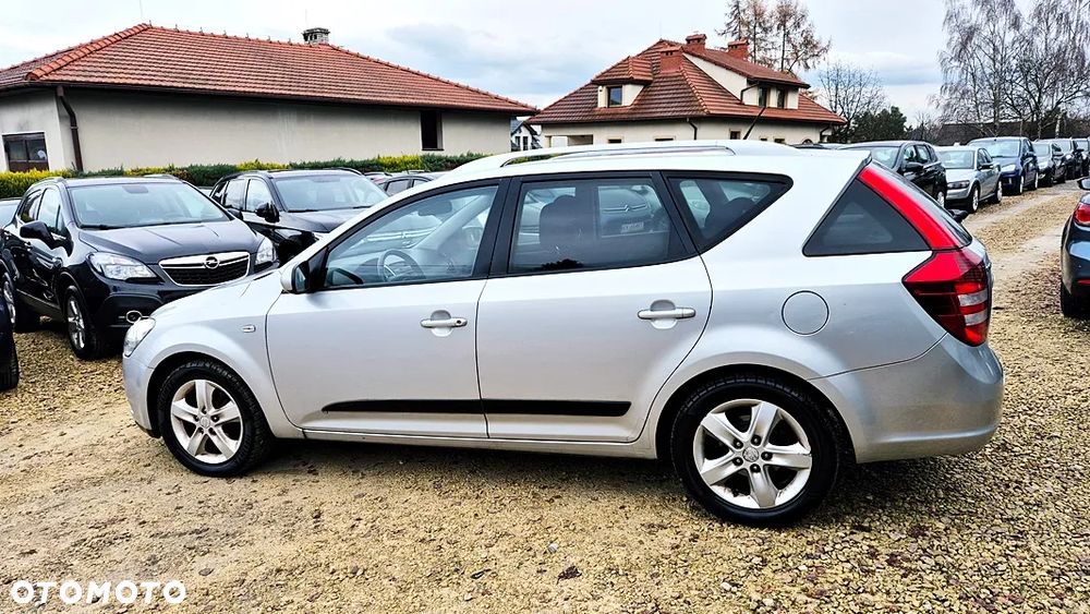 Kia Ceed 1.4 CVVT Dream-Team Edition - 23