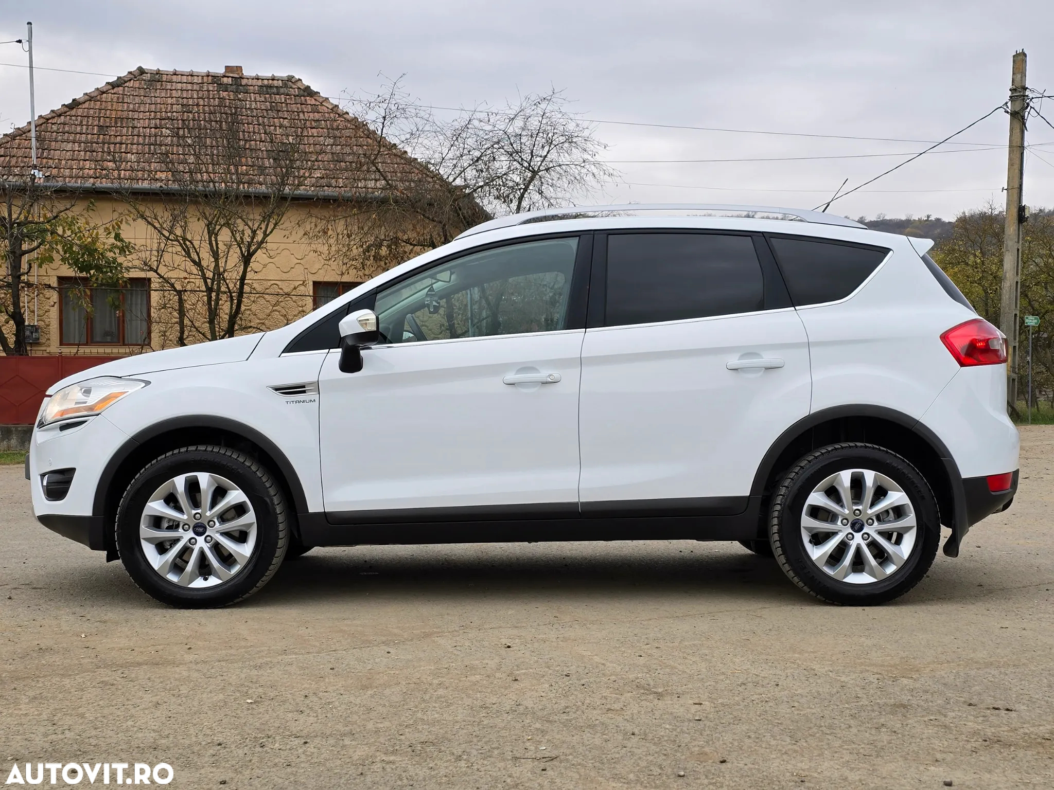 Ford Kuga 2.0 TDCi 2x4 Titanium - 12