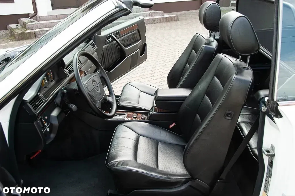 Mercedes-Benz Klasa E 320 - 23