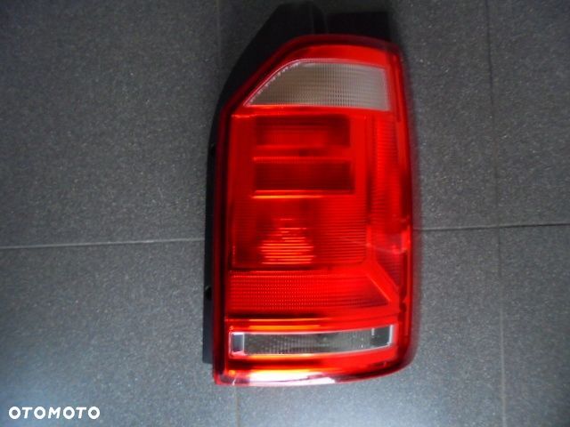 LAMPA VW T5 15- 7E0 941096 VALEO 1 DZRZWI TYŁ R - 1