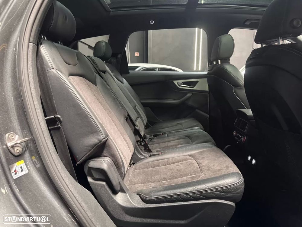 Audi Q7 3.0 TDI quattro S-line Tiptronic - 29