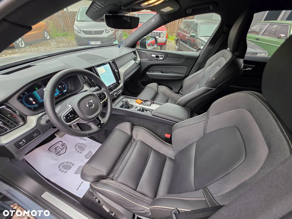 Volvo XC 60 B4 D AWD Plus Dark - 11