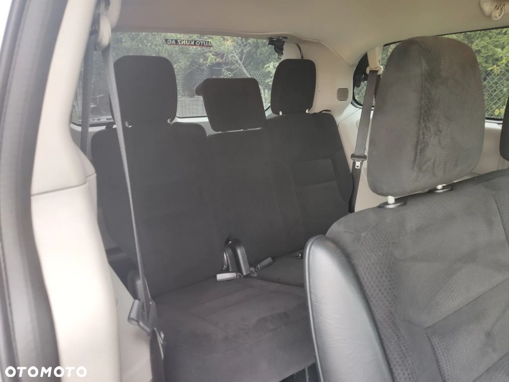 Dodge Caravan - 9