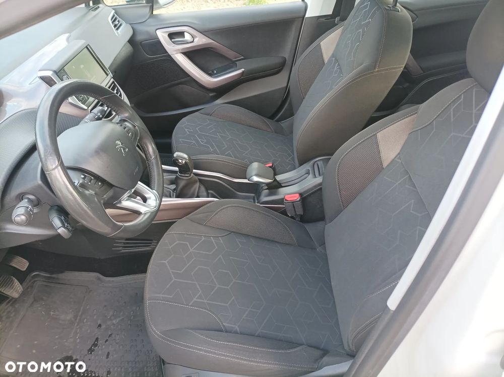 Peugeot 2008 PureTech 82 Urban Move - 17