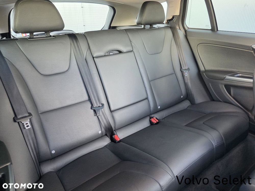 Volvo V60 Cross Country - 17
