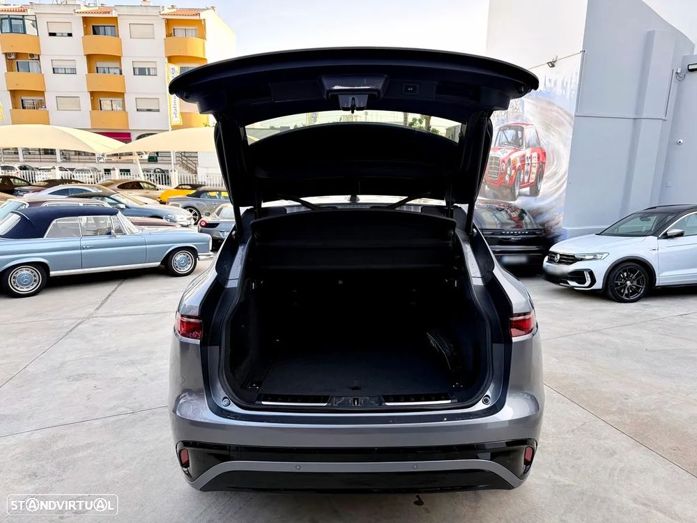 Jaguar F-Pace P250 AWD R-Dynamic S - 32
