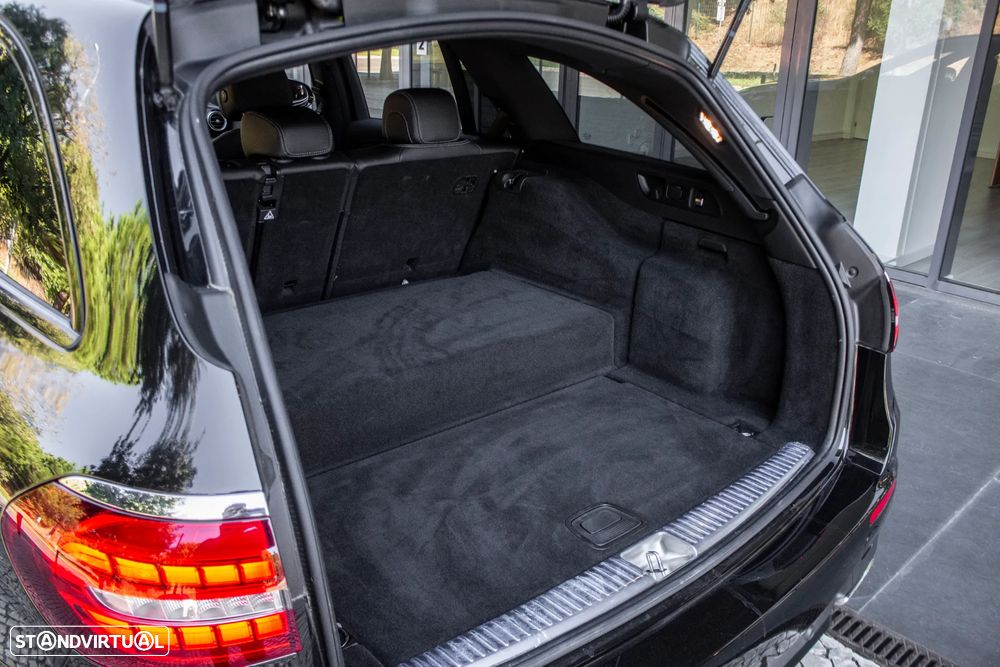 Mercedes-Benz E 300 de 4Matic T 9G-TRONIC Night Edition - 32