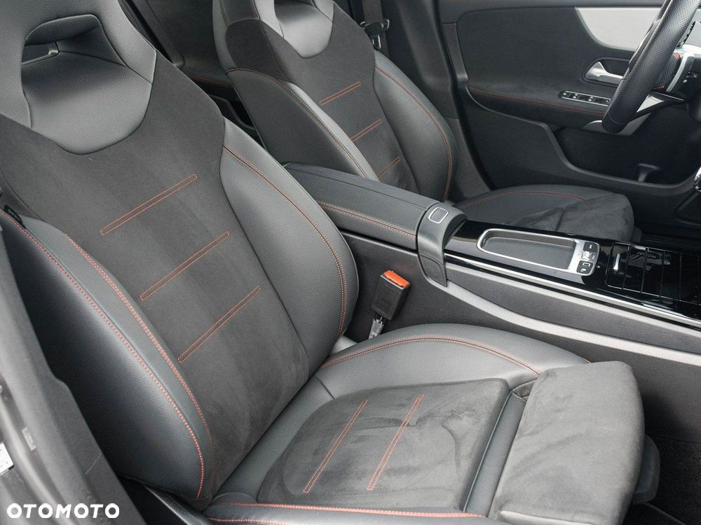 Mercedes-Benz CLA 200 mHEV 7G-DCT - 33