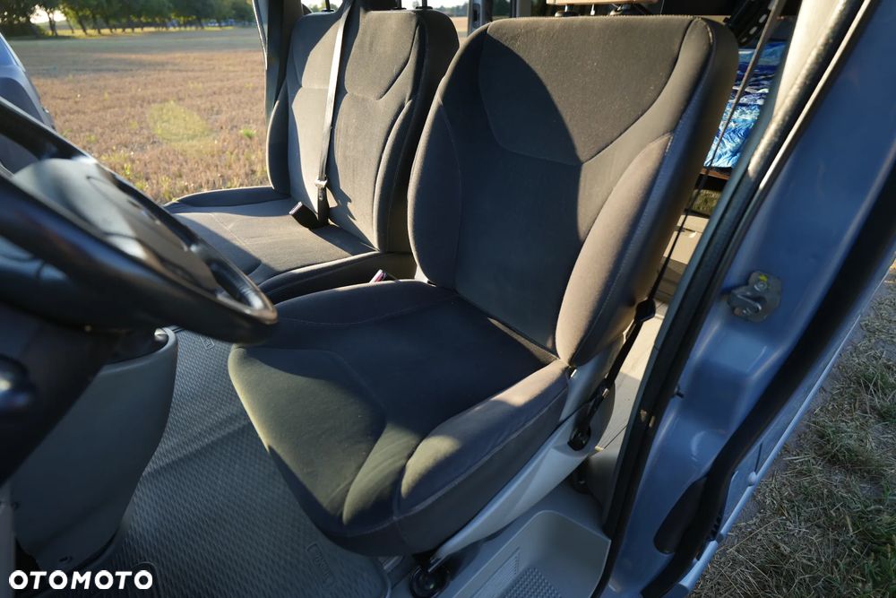 Renault Trafic Grand Passenger Black Edition - 25
