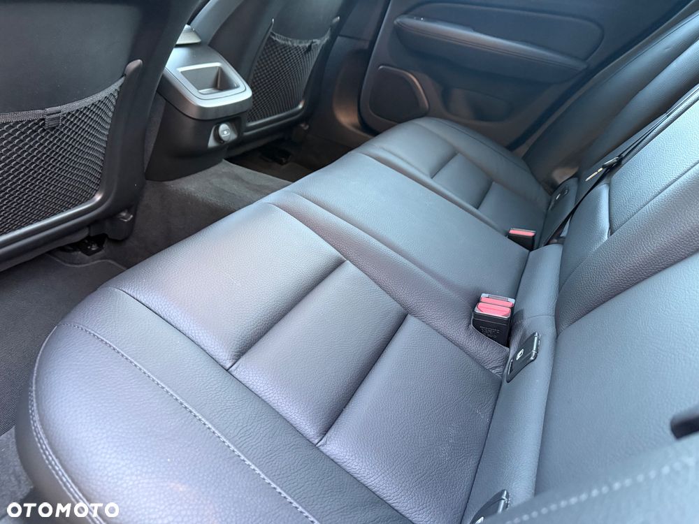 Volvo V60 B3 B DKG Momentum Pro - 39