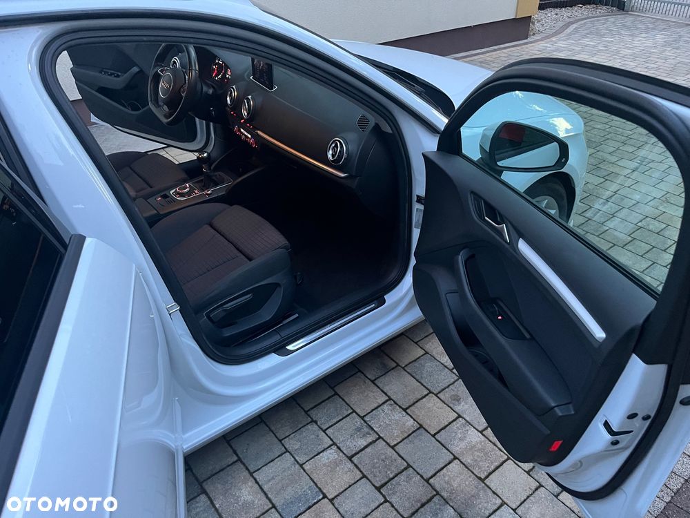 Audi A3 Sportback 2.0 TDI Ambiente - 25