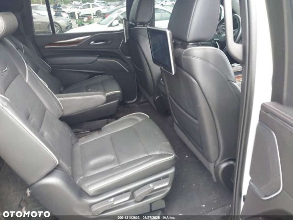 Cadillac Escalade - 10