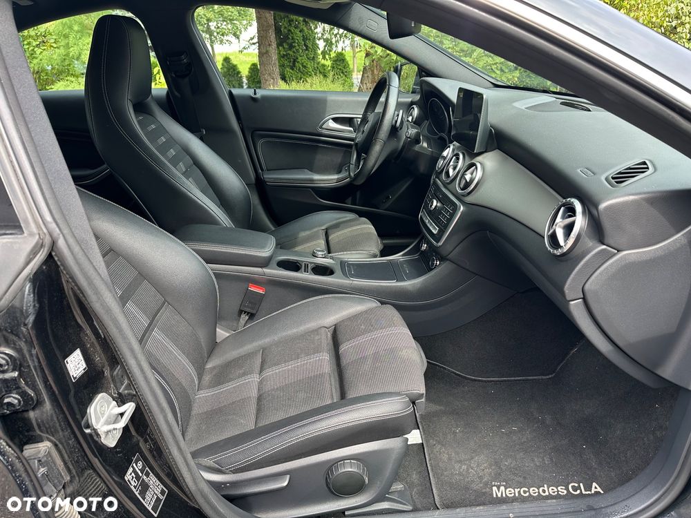Mercedes-Benz CLA 200 7G-DCT Urban - 10