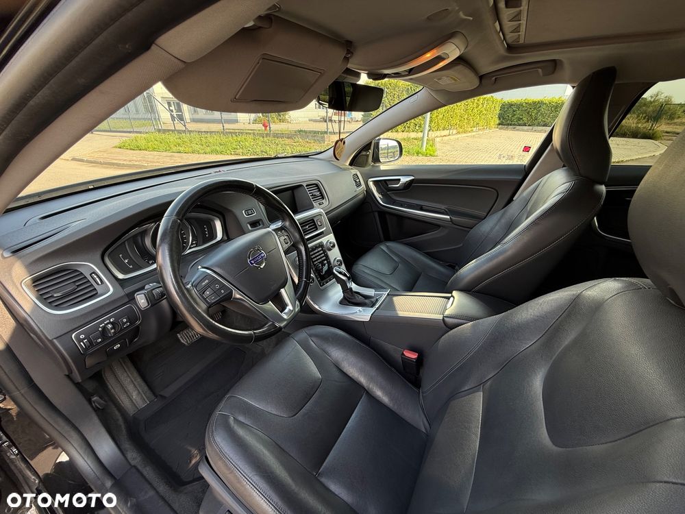 Volvo V60 Cross Country - 16