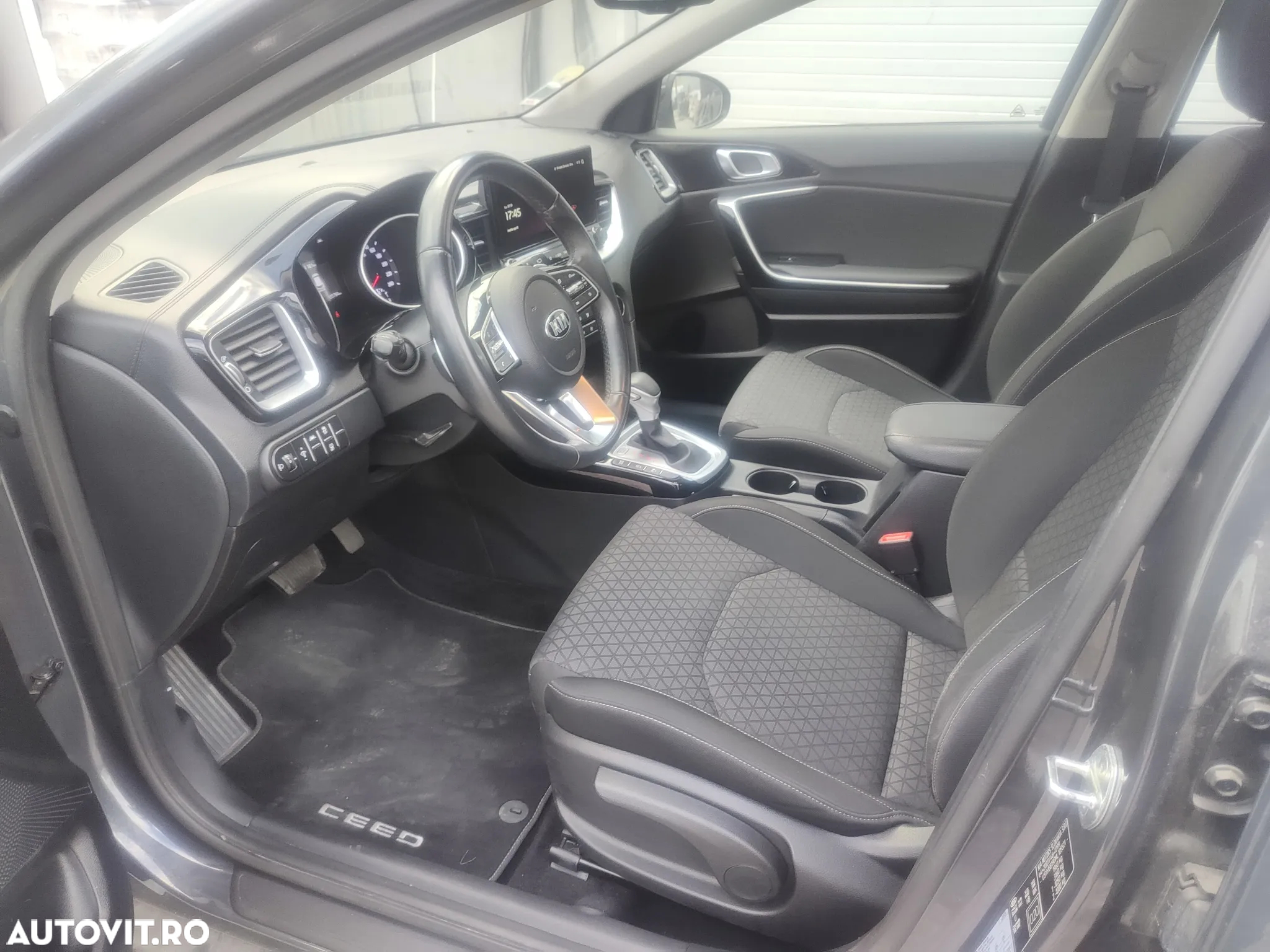 Kia Ceed - 8