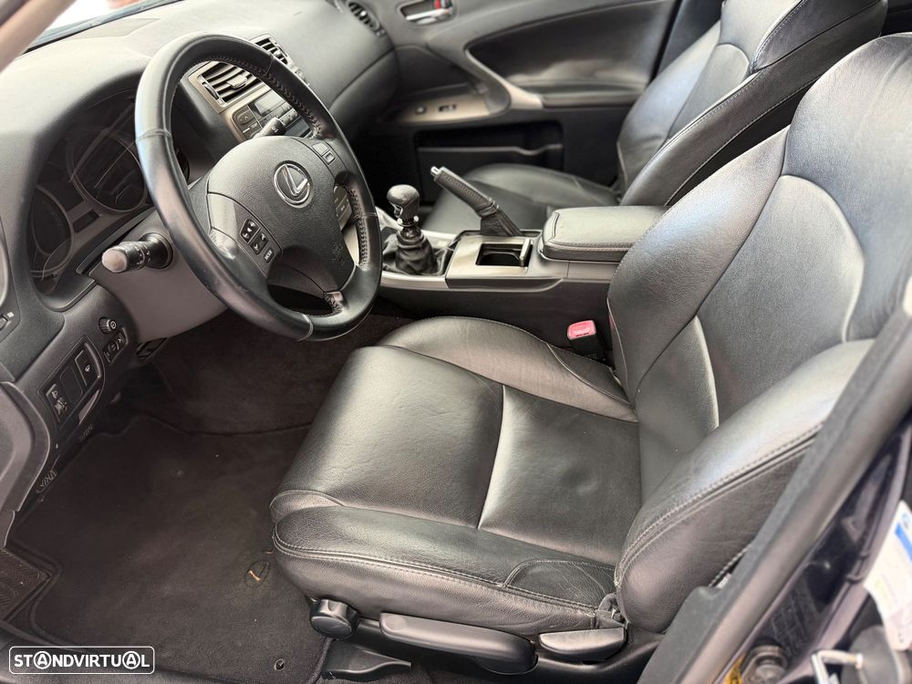 Lexus IS 220 d Base L6 - 9