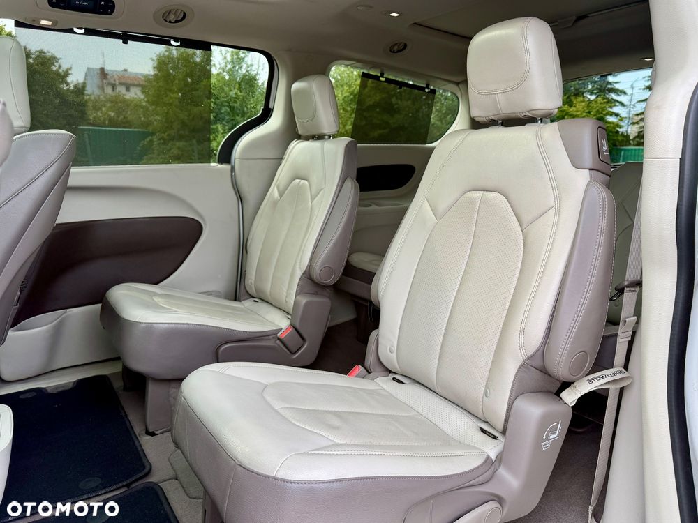 Chrysler Pacifica - 13