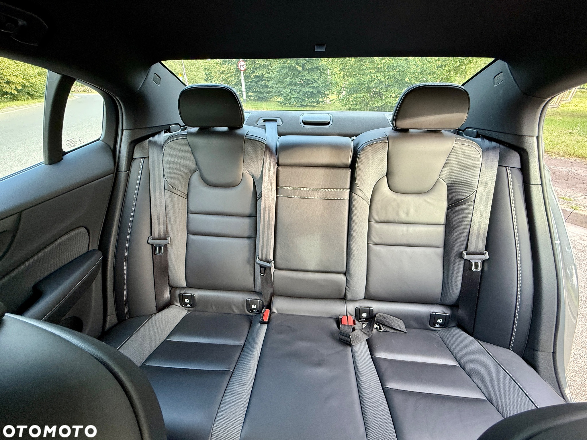 Volvo S60 T5 R-Design - 12