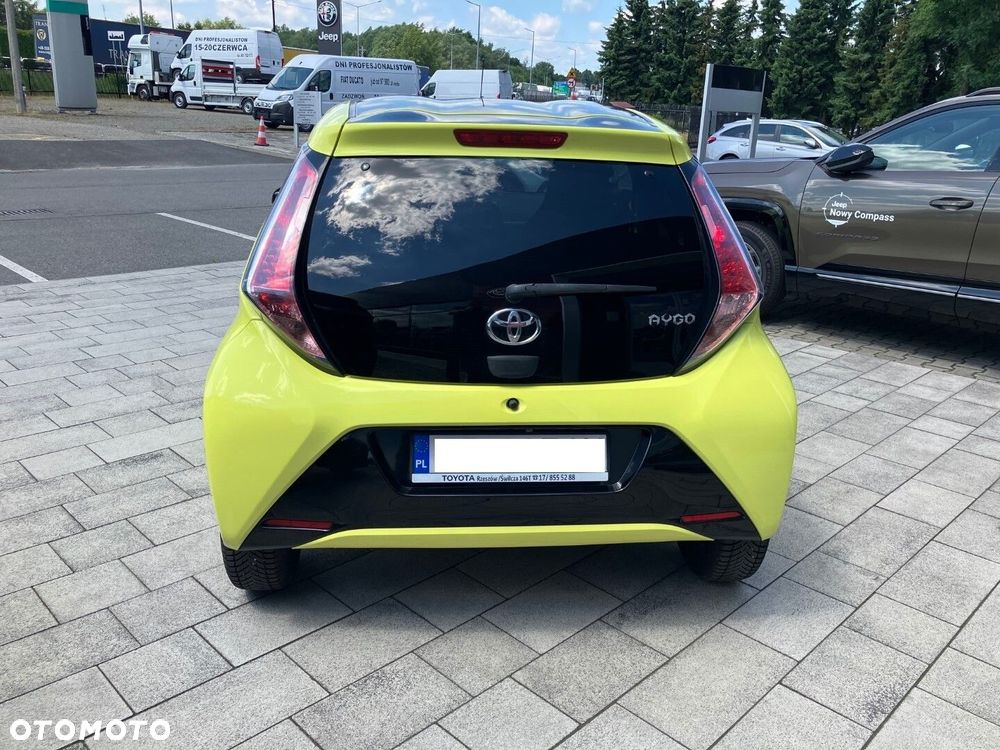 Toyota Aygo x-play touch - 9