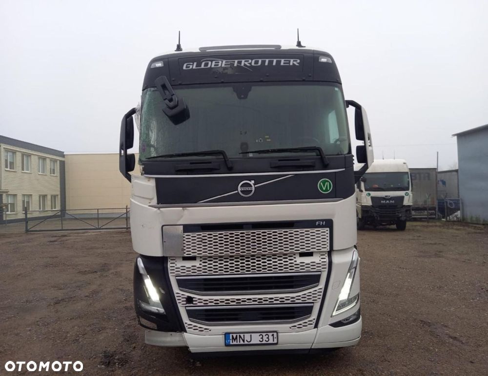 Volvo FH 460 Globetrotter XL i-Save Side Skirts - 1