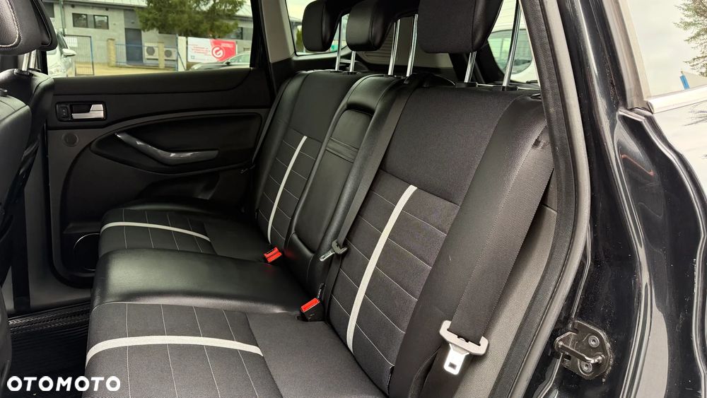 Ford Kuga 2.0 TDCi 2x4 Titanium - 38
