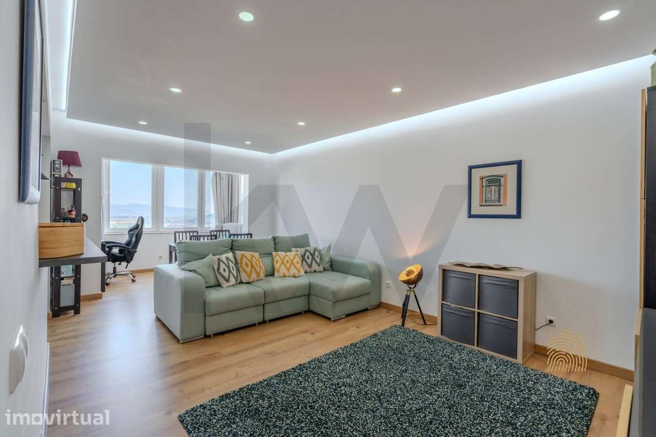 Apartamento T2 Remodelado com Varanda | Santo António dos Cavaleiros | - Grande imagem: 5/37