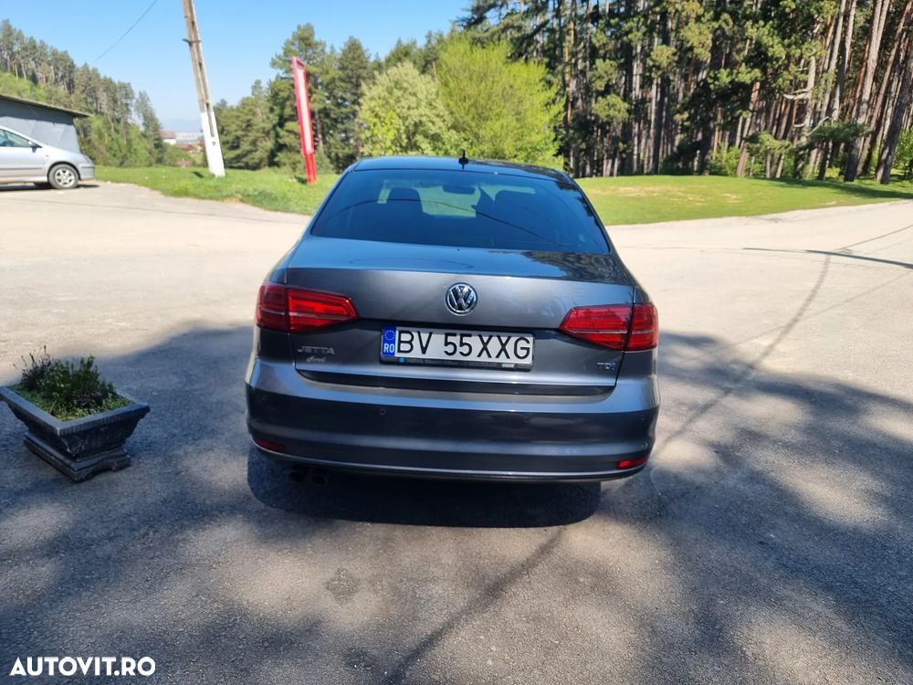 Volkswagen Jetta 2.0 TDI Highline - 4