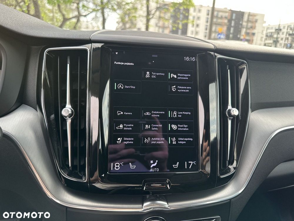Volvo XC 60 B4 B Momentum - 17