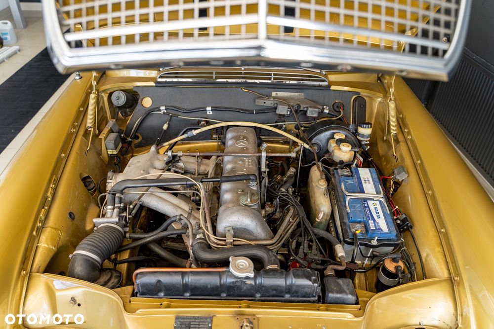 Mercedes-Benz 280 - 9