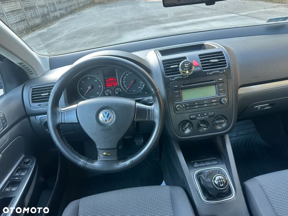 Volkswagen Jetta - 34