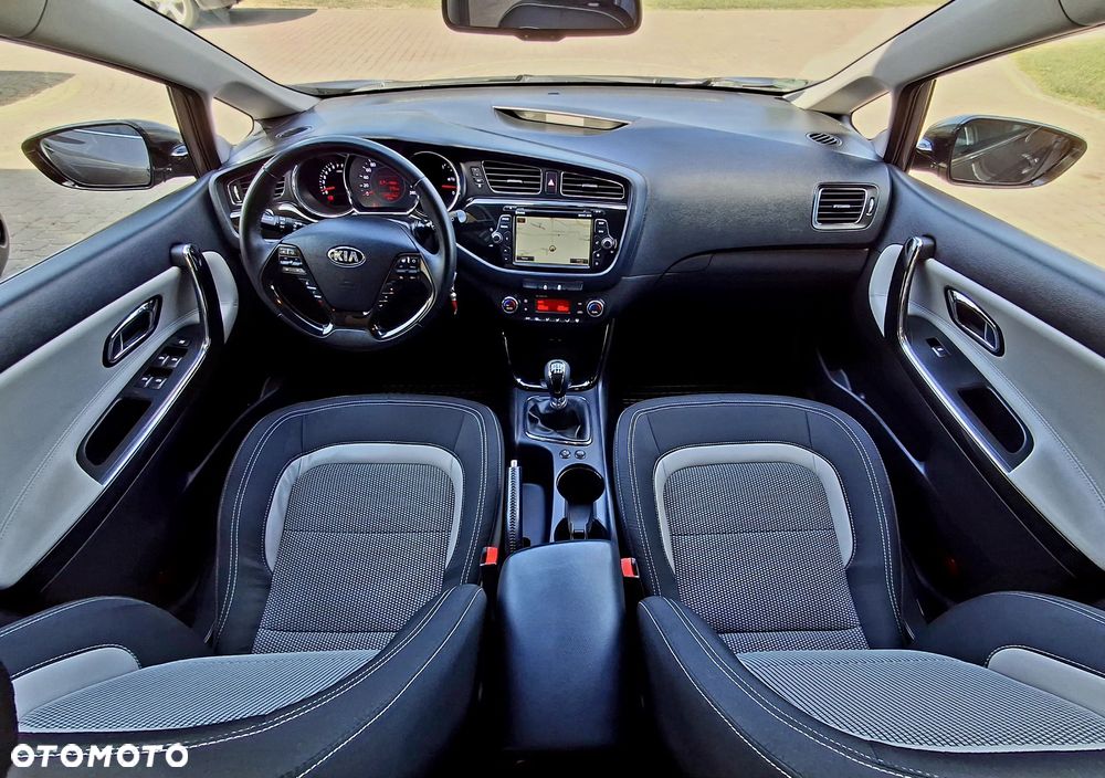 Kia Ceed 1.6 GDI Platinum Edition - 22