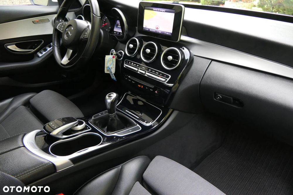 Mercedes-Benz Klasa C 180 CGI BlueEff Elegance - 24