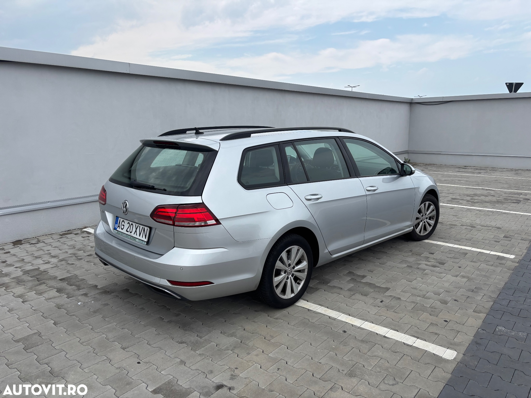 Volkswagen Golf 1.6 TDI DSG Comfortline - 4