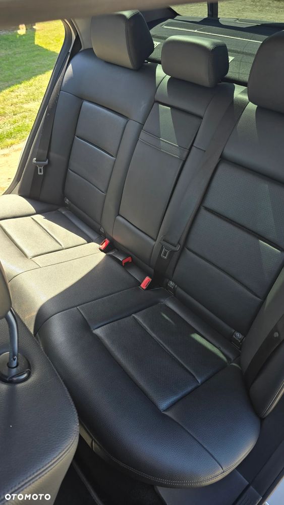 Mercedes-Benz Klasa E 220 CDI BlueEff Avantgarde - 9