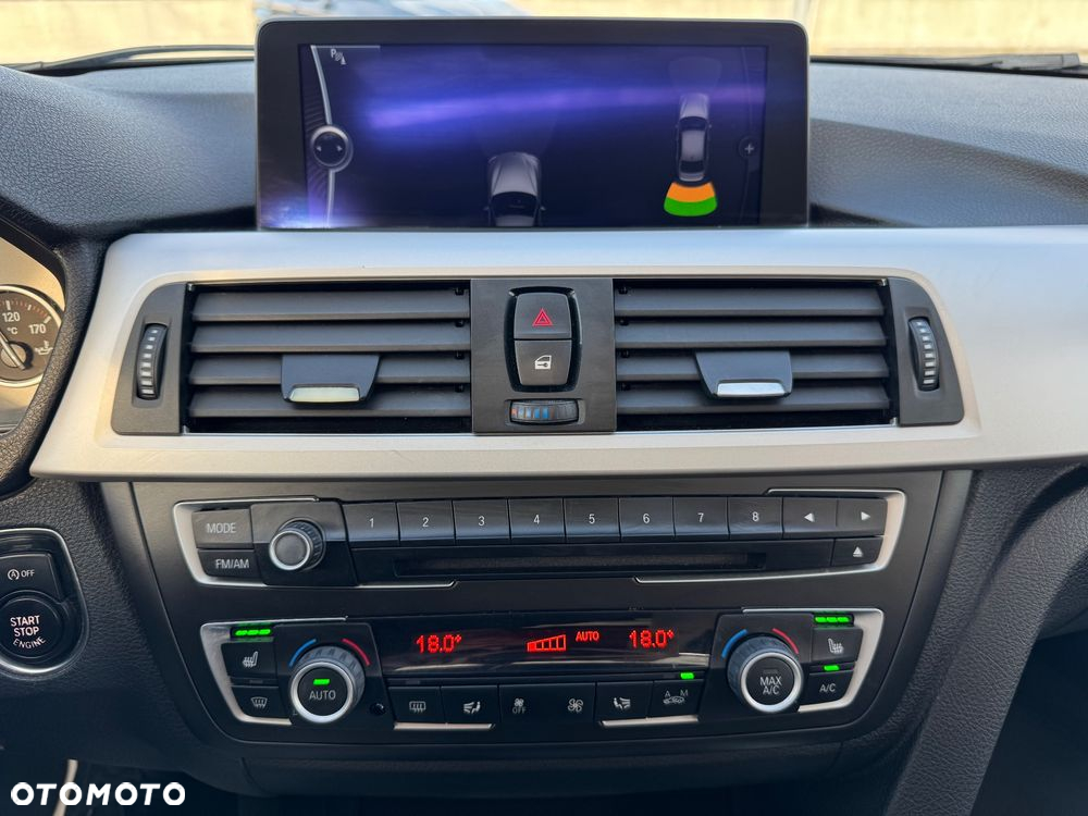 BMW Seria 3 328i Sport Line - 18