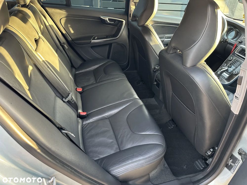 Volvo V60 D6 AWD Plug-in Hybrid Summum - 13
