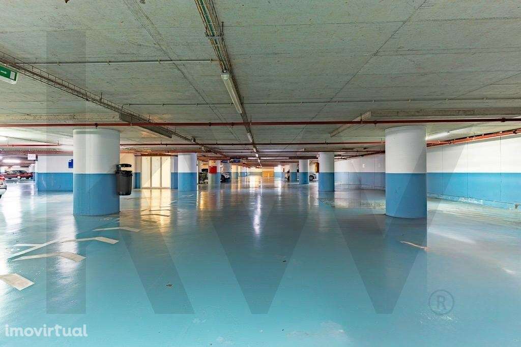 Estacionamento em Parque Privado no Centro do Funchal - EXISTEM VÁRIOS - Grande imagem: 2/7